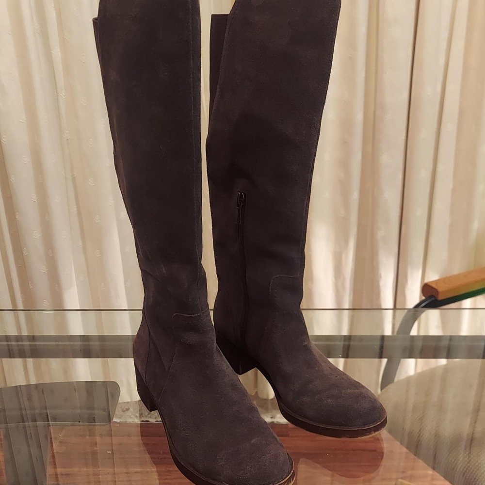 New Lucky Brand Suede Pull On Riding Boots Low Profile Gray And Wood Sole Knee